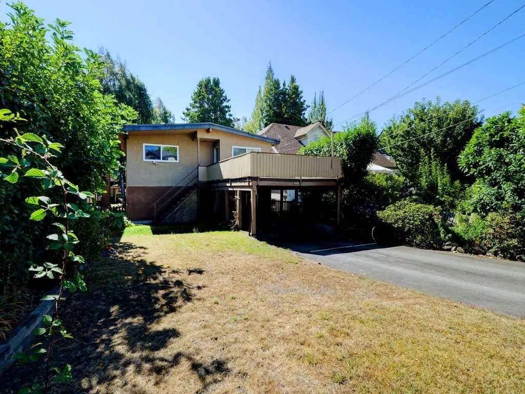 Photo 5 of 17 at 2941 W 42nd Avenue