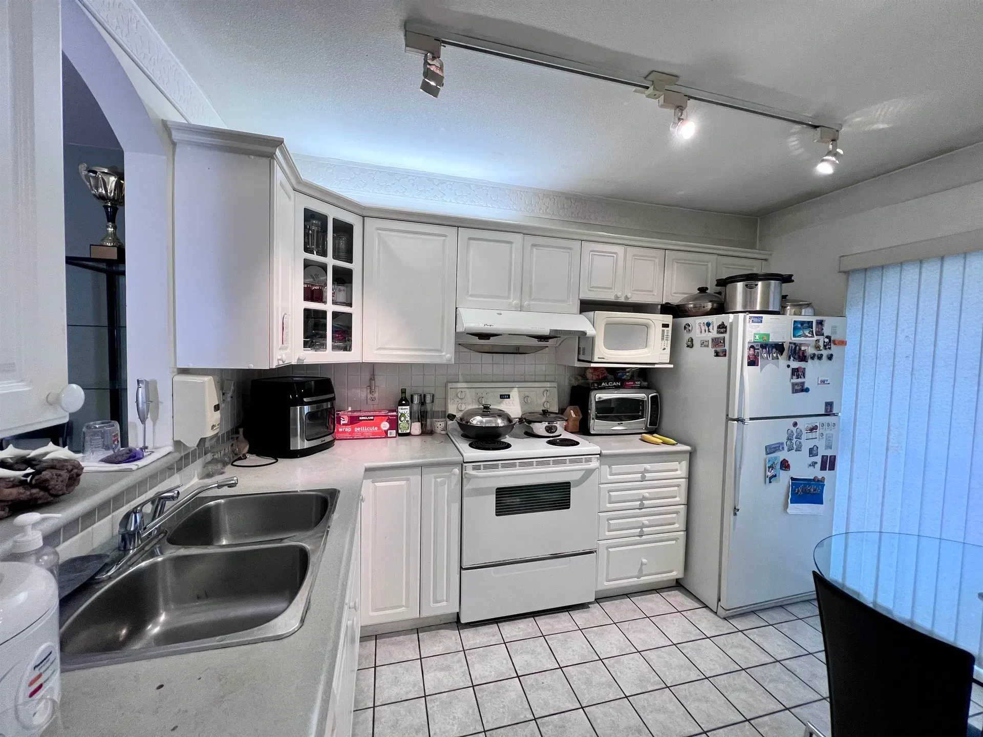 Photo 4 of 11 at #11 – 7488 Salisbury Avenue