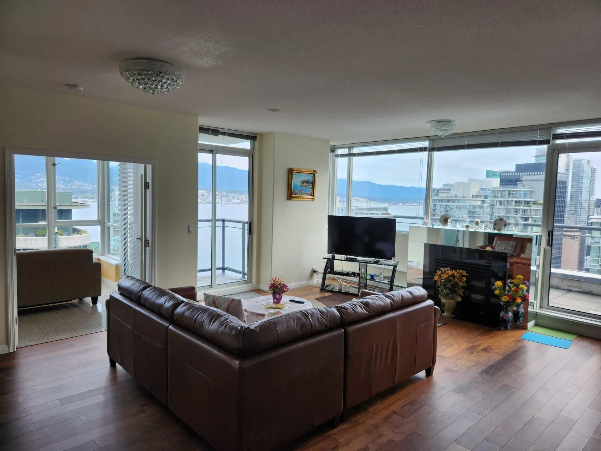 Photo 2 of 17 at #3307 – 1328 W Pender Street
