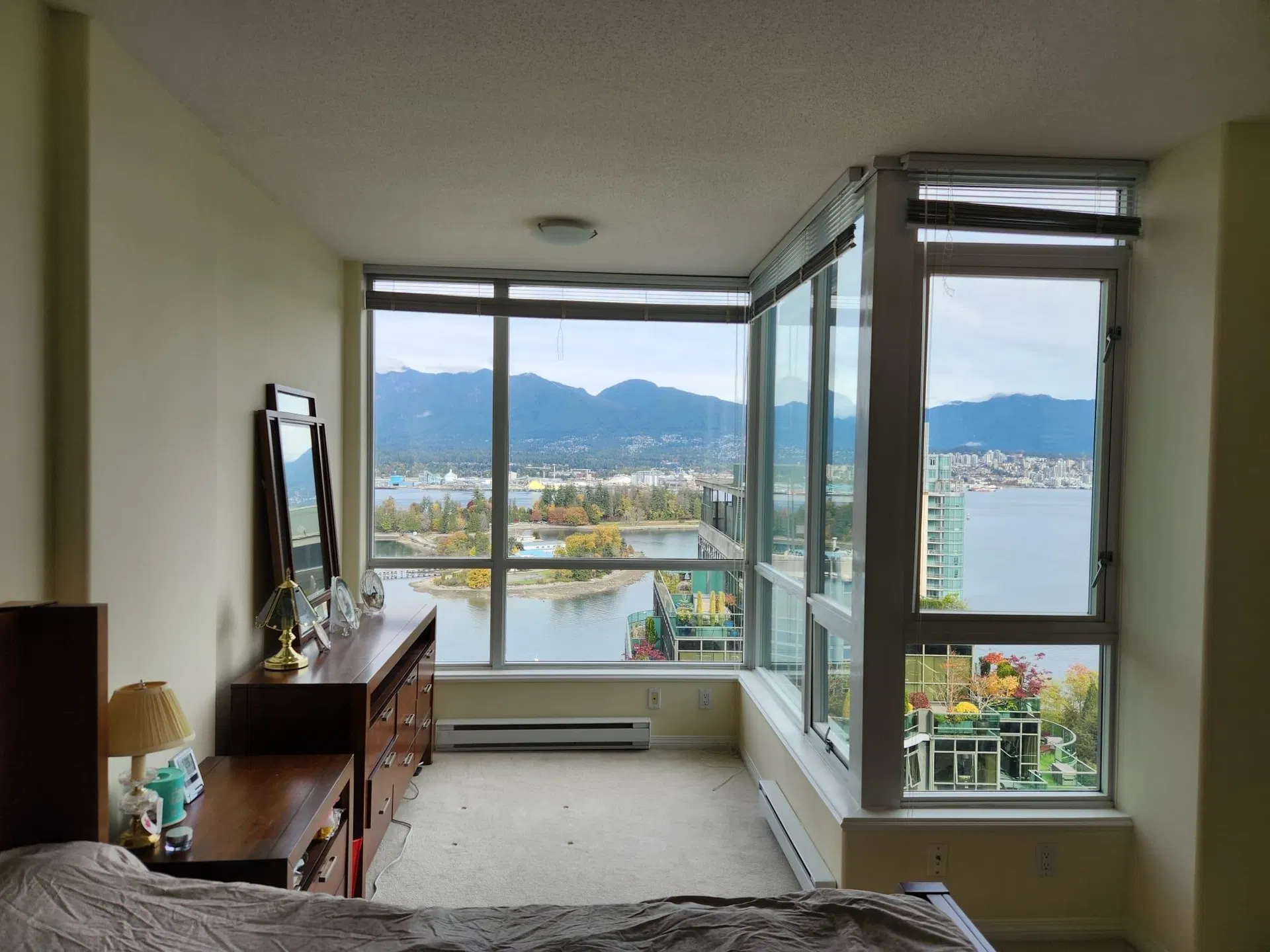 Photo 4 of 17 at #3307 – 1328 W Pender Street