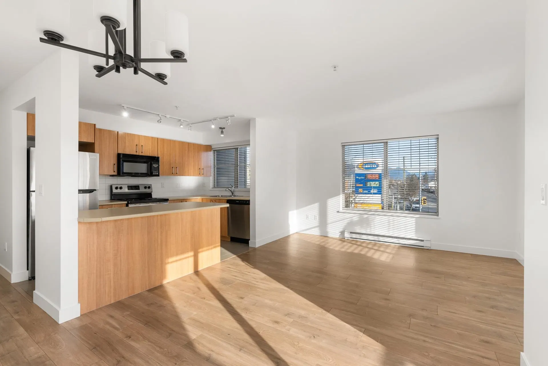 Photo 5 of 24 at #203 – 45561 Yale Road