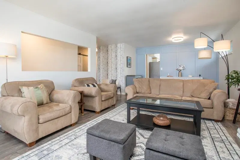 Photo 5 of 36 at 5228 Hollyfield Avenue