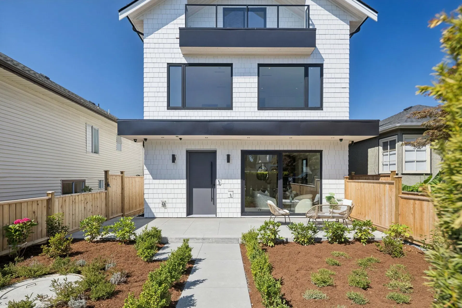 Photo 5 of 40 at #1 – 2815 Trinity Street