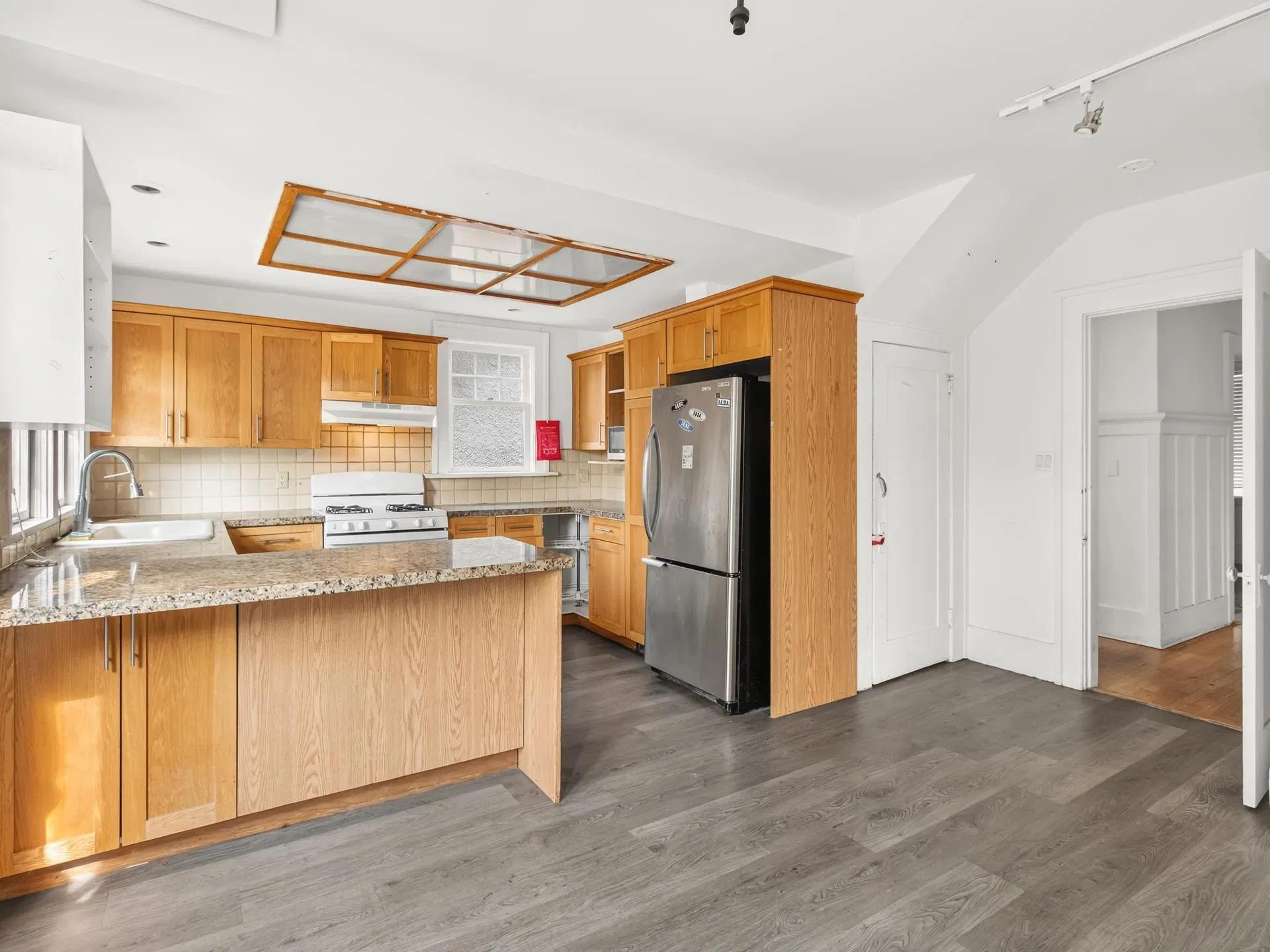 Photo 5 of 13 at 4606 W 11th Avenue