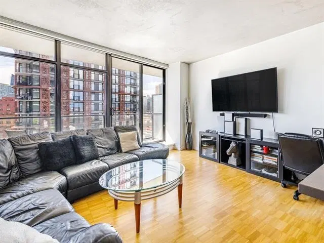 Photo 3 of 15 at #1506 – 108 W Cordova Street
