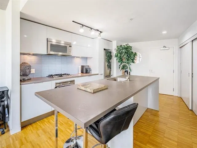 Photo 5 of 15 at #1506 – 108 W Cordova Street