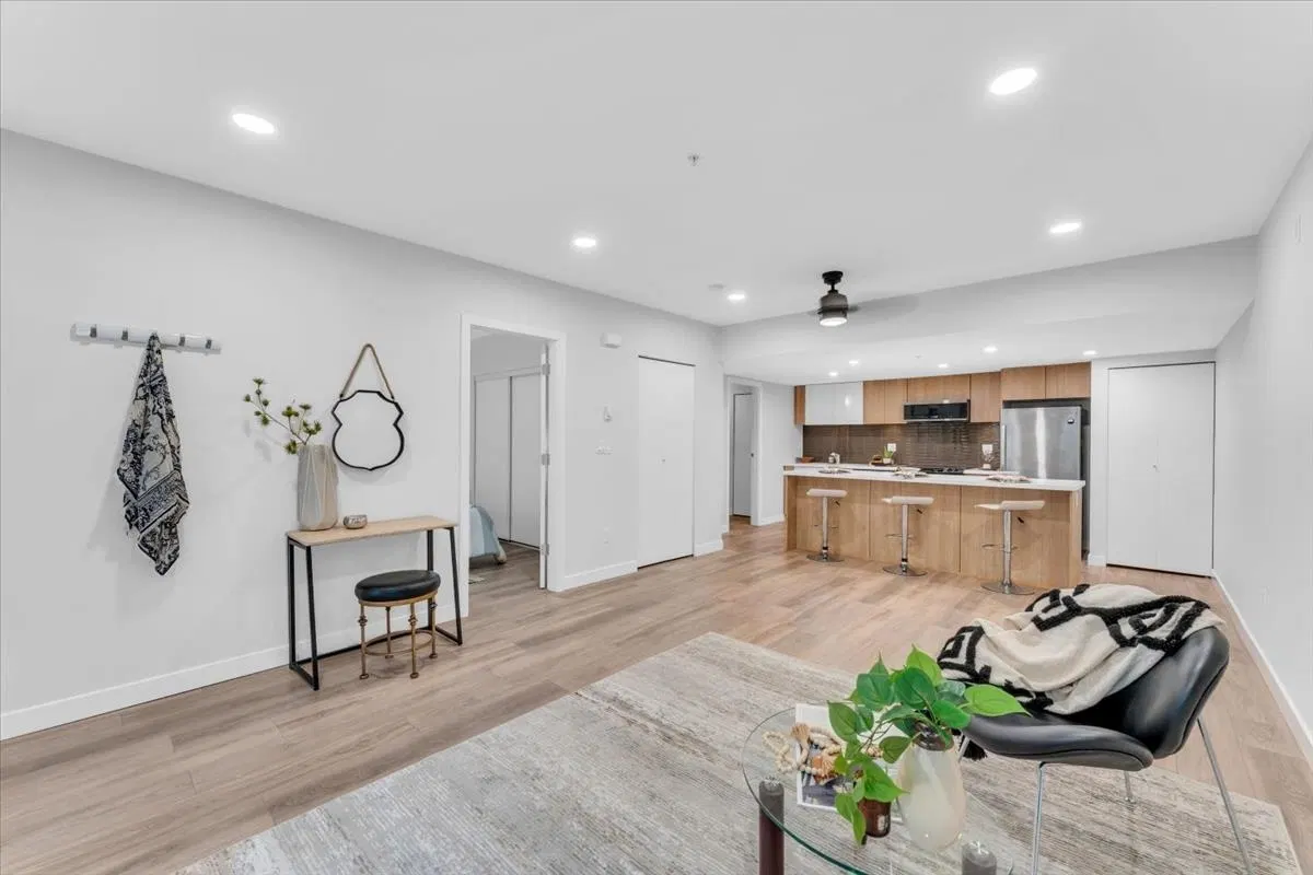 Photo 5 of 25 at #304 – 618 Langside Avenue