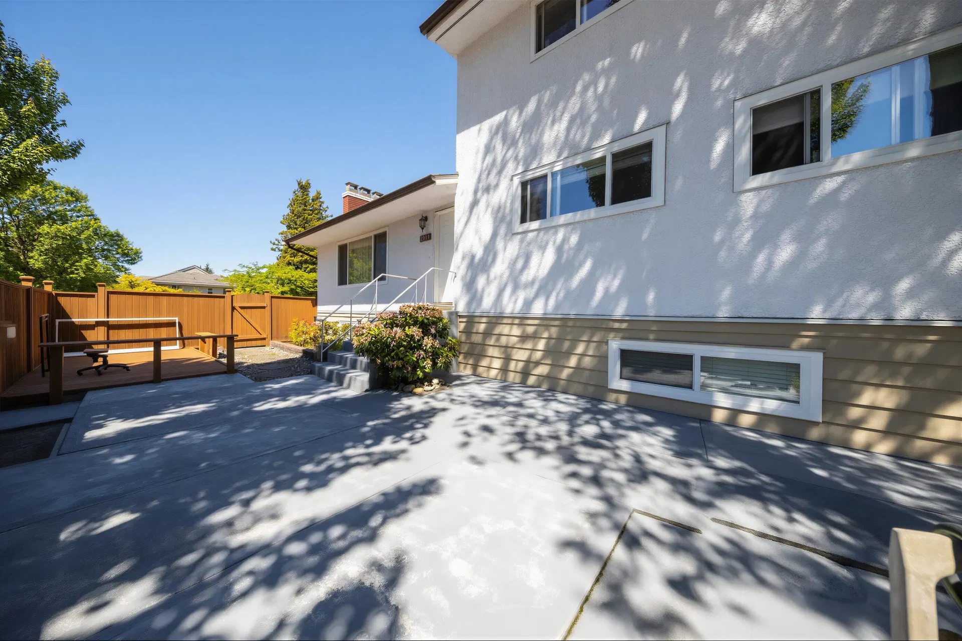 Photo 2 of 38 at 2911 E 51st Avenue