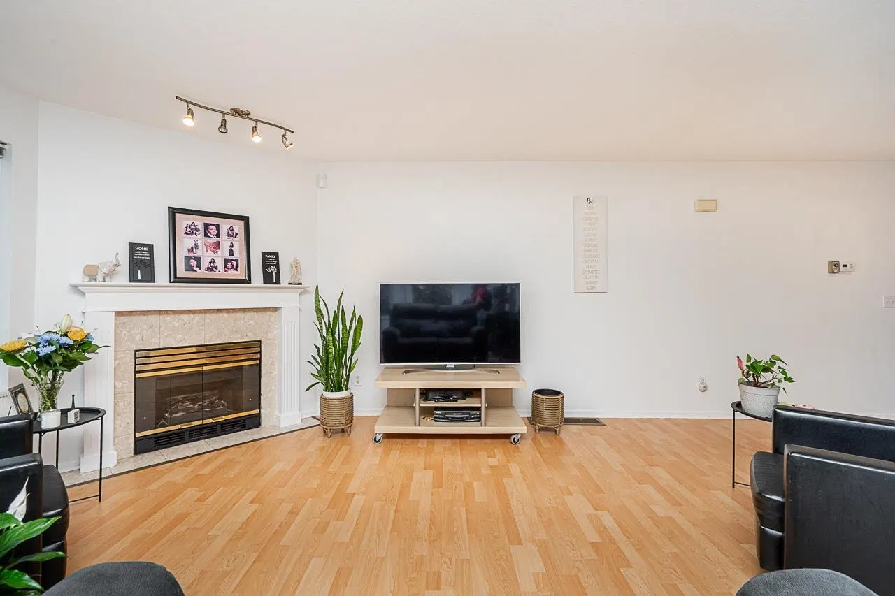 Photo 4 of 35 at #43 – 7875 122 Street