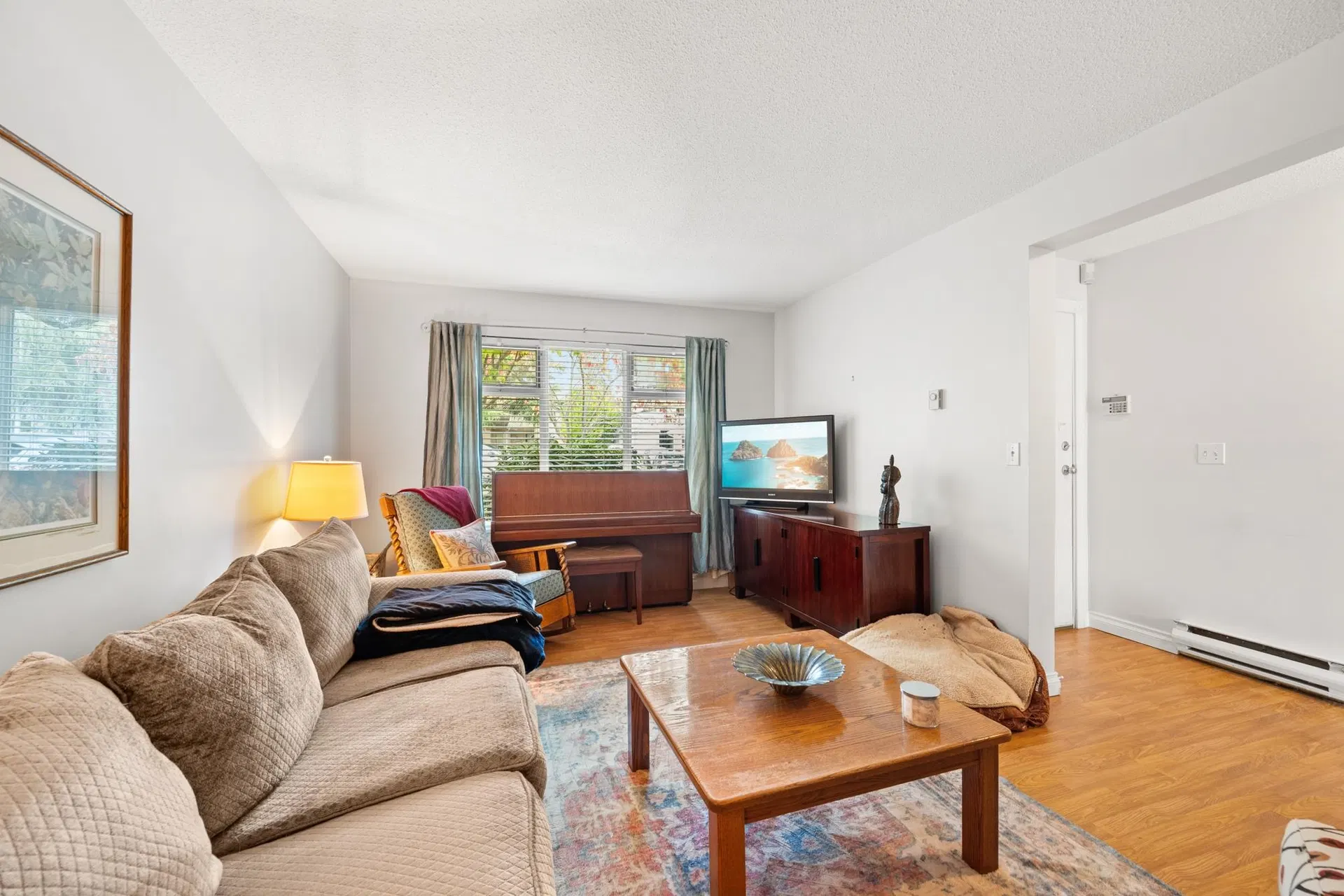 Photo 4 of 33 at 19412 62 Avenue