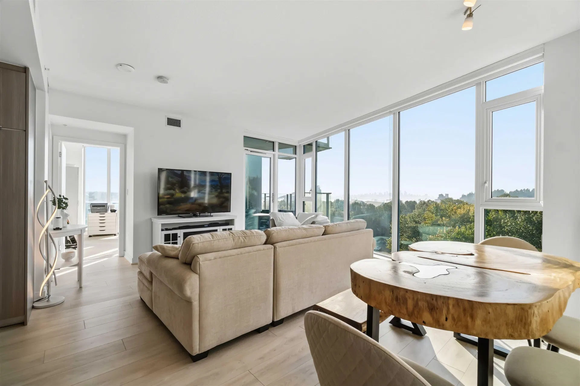 Photo 2 of 37 at #1306 – 1401 Hunter Street