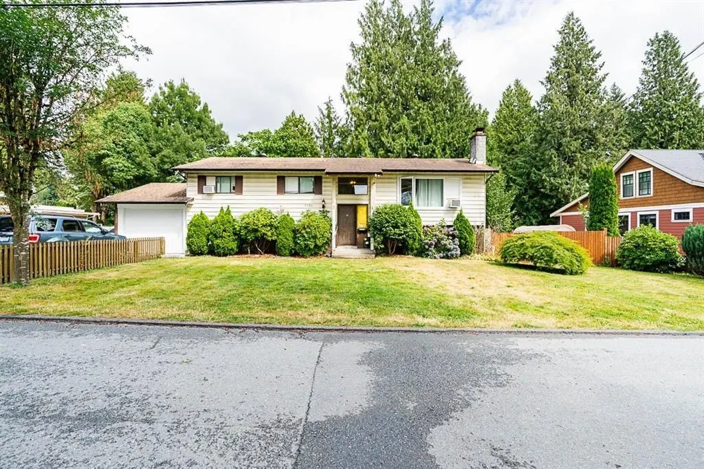 Photo 4 of 28 at 2224 Mouldstade Road