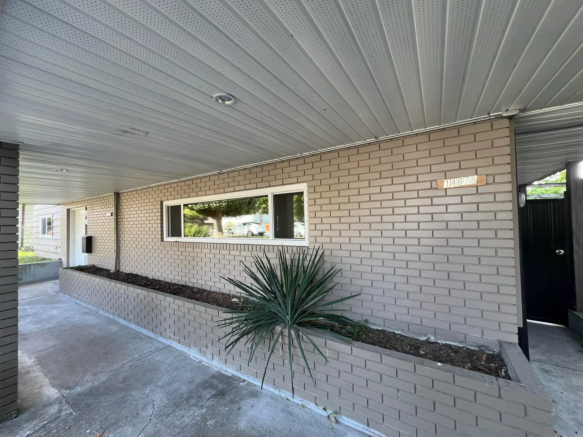 Photo 3 of 17 at 14678 106a Avenue