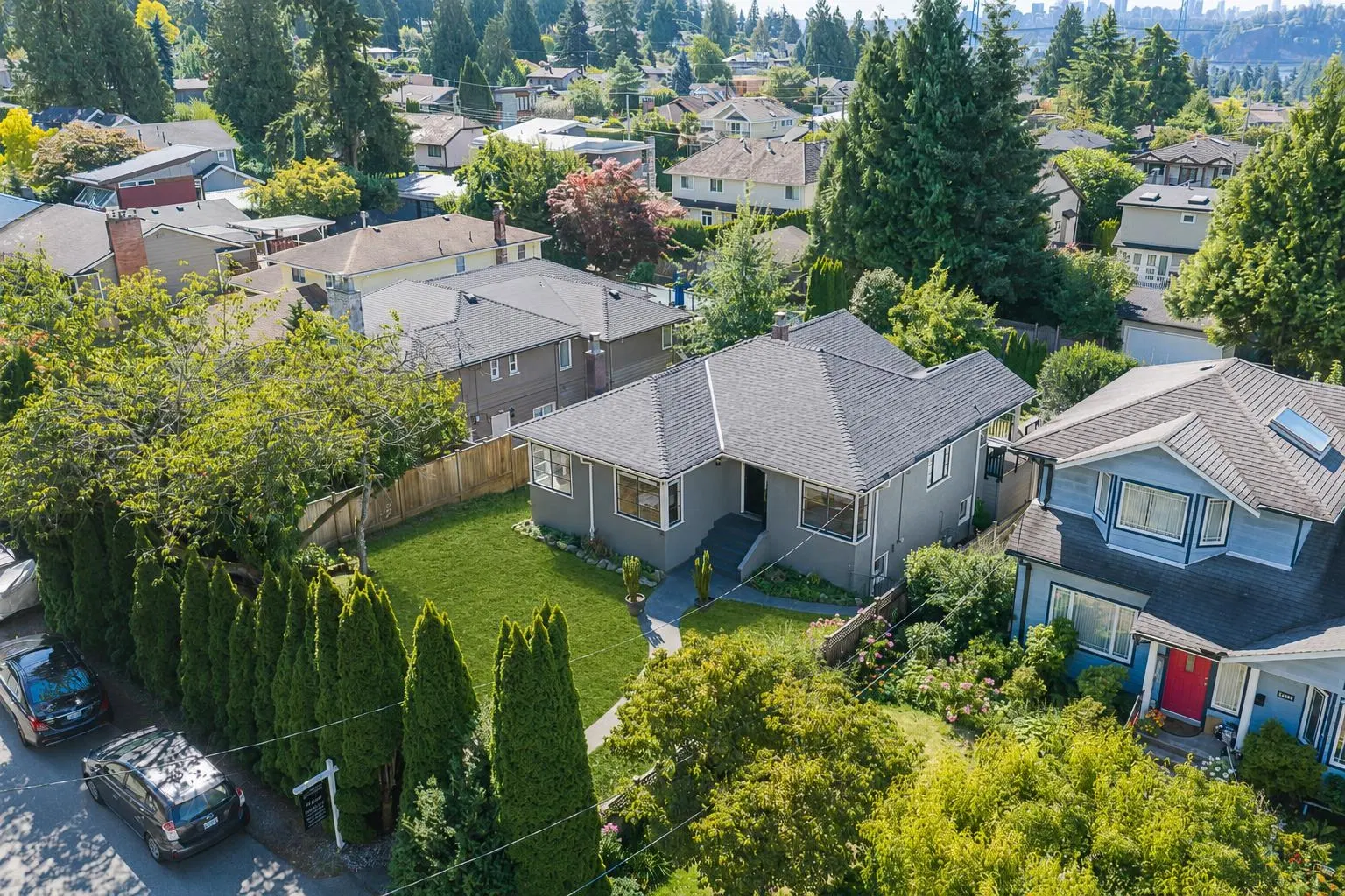 Photo 3 of 40 at 1258 Jefferson Avenue