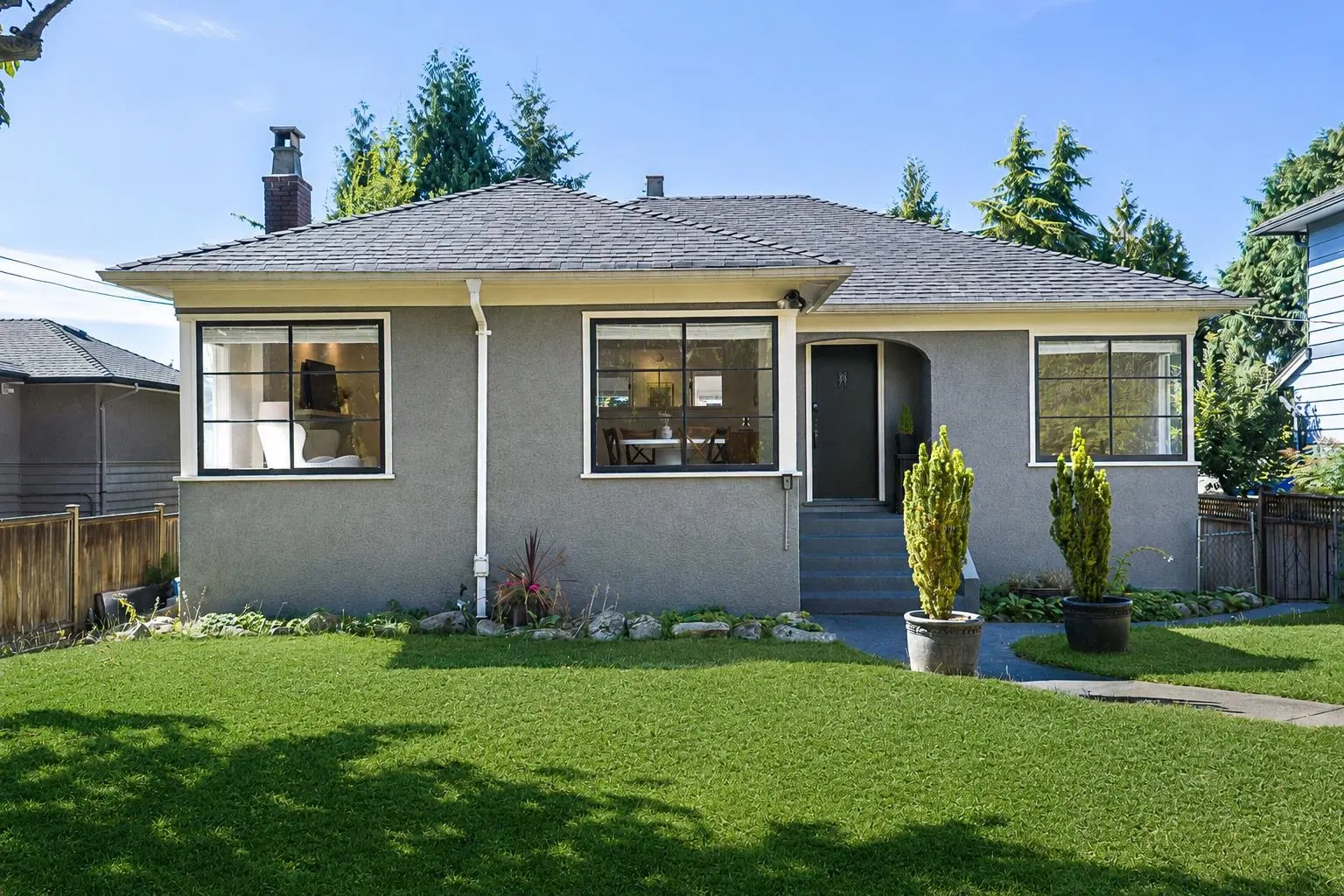 Photo 4 of 40 at 1258 Jefferson Avenue