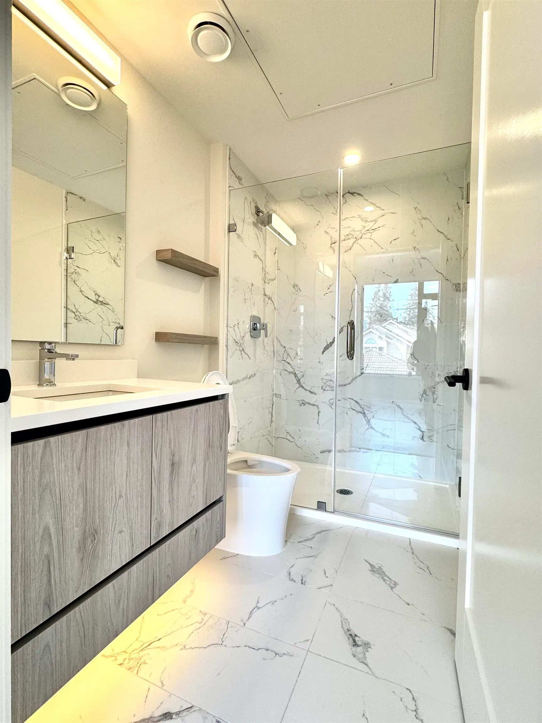Photo 3 of 21 at #211 – 8398 Oak Street