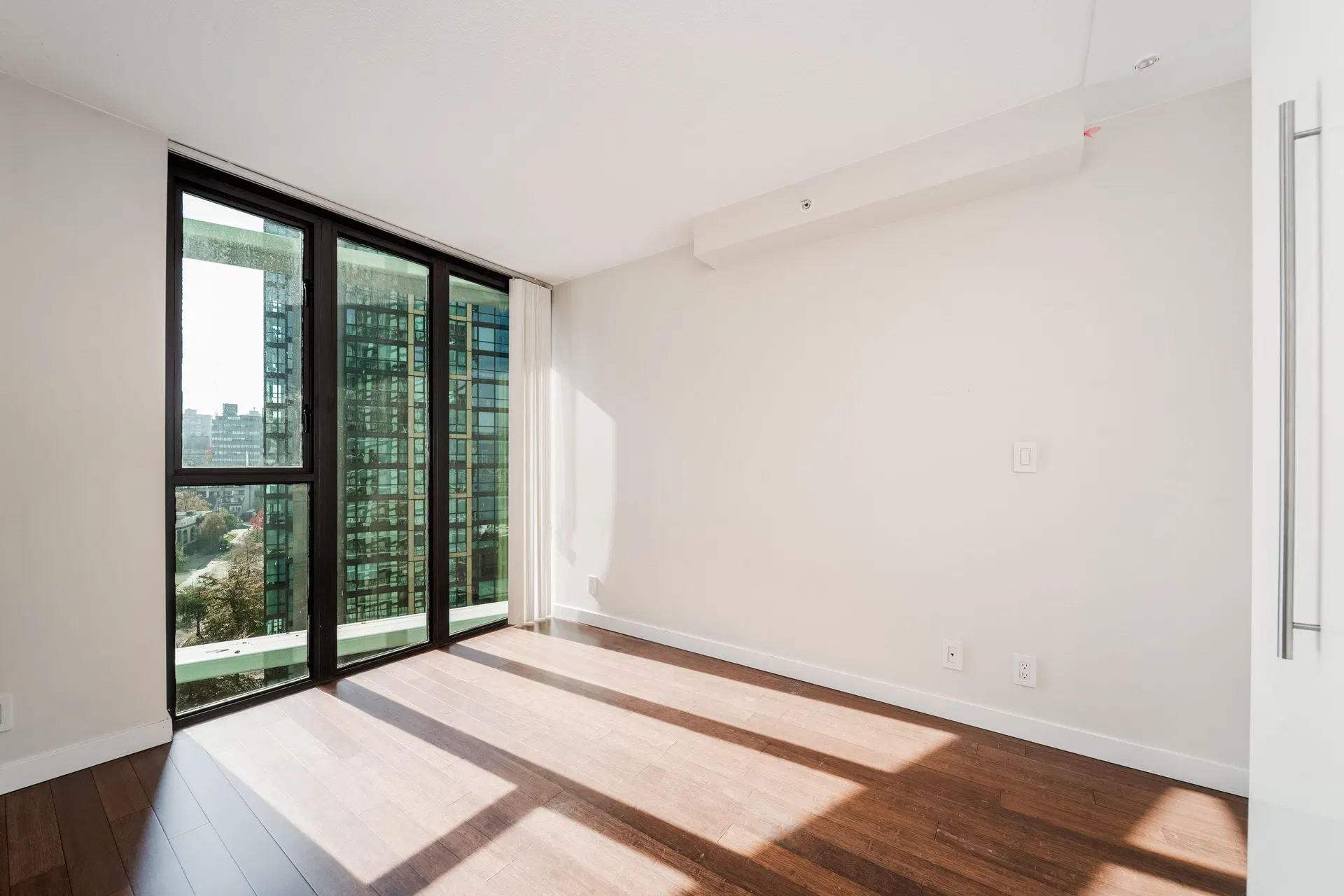 Photo 4 of 36 at #1708 – 1331 W Georgia Street