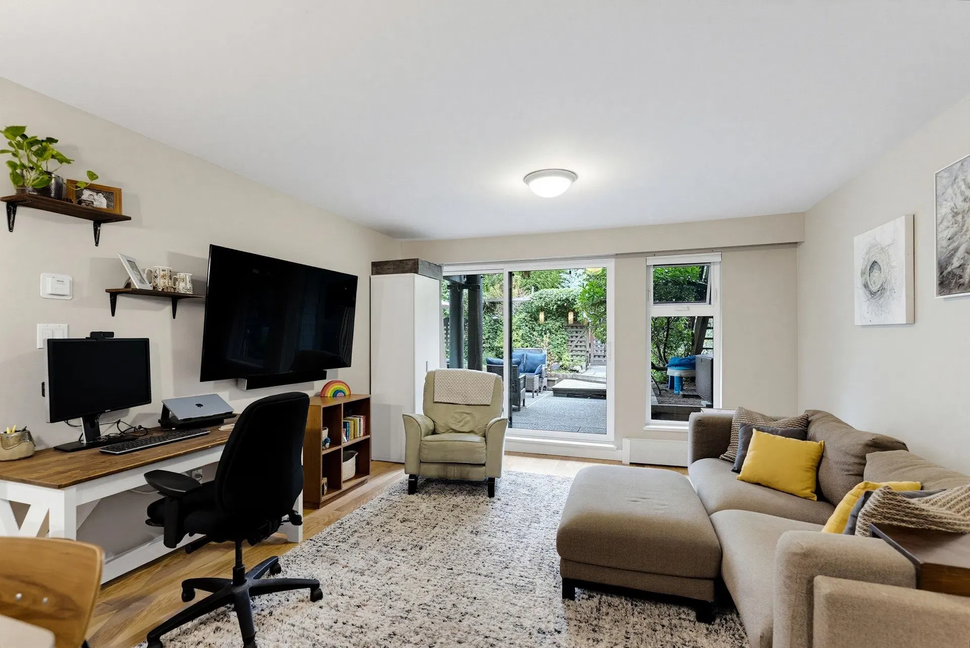 Photo 3 of 35 at #204 – 7377 Salisbury Avenue