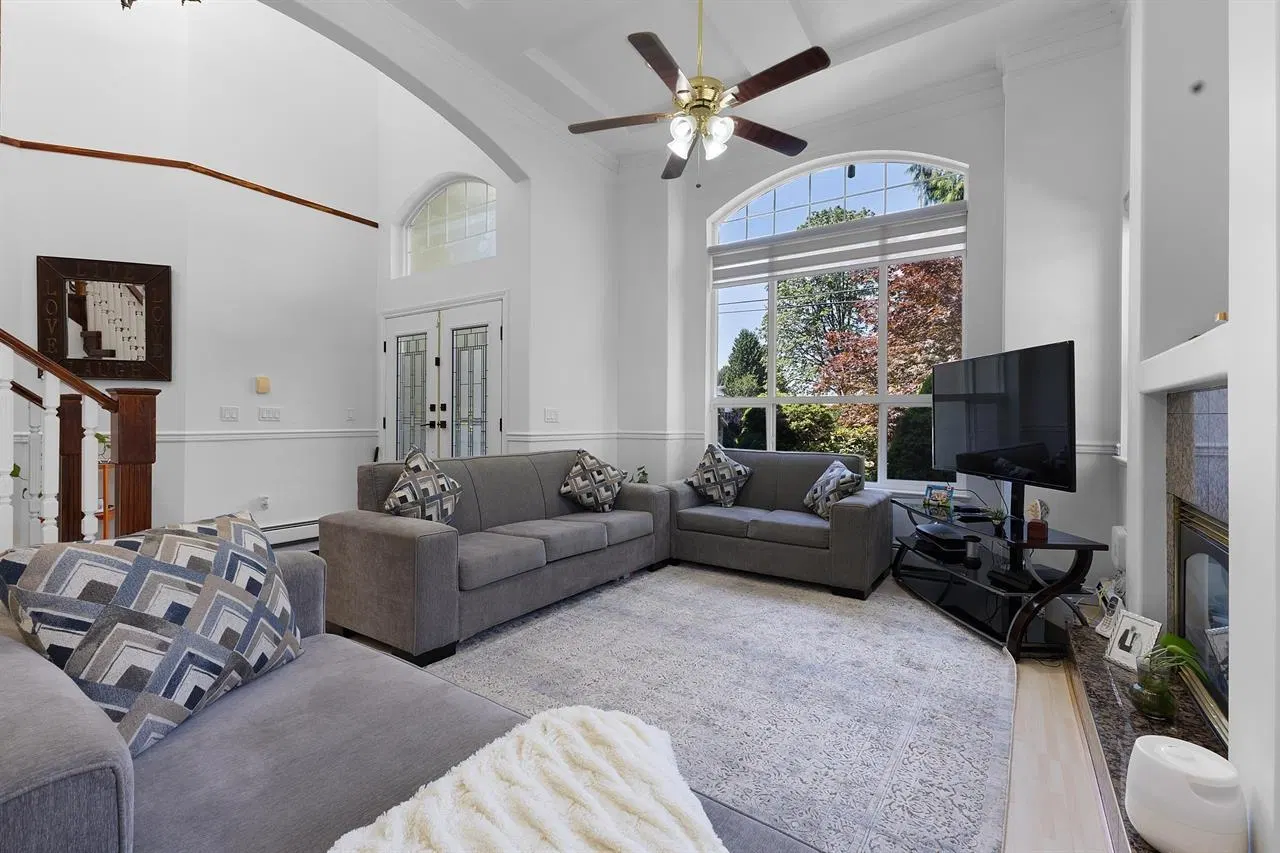 Photo 5 of 26 at 9928 116 Street
