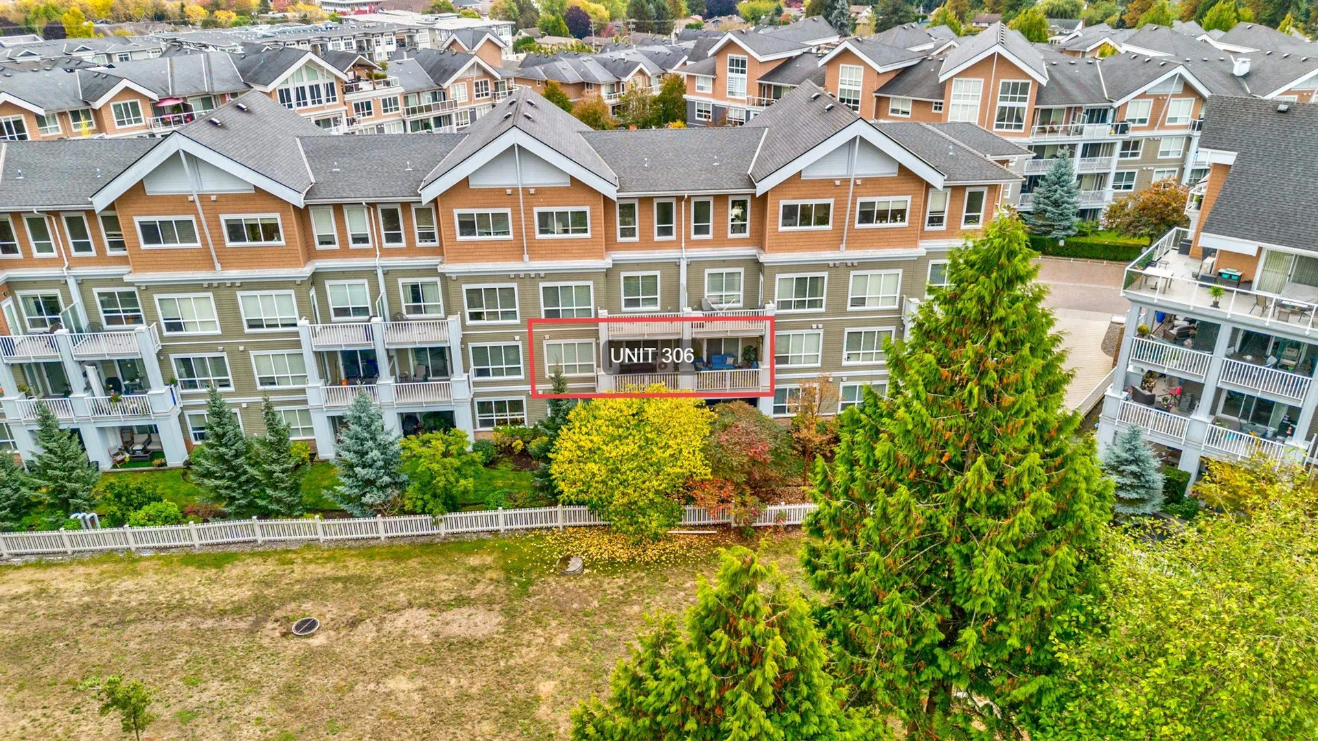 Photo 4 of 40 at #306 – 6470 194 Street