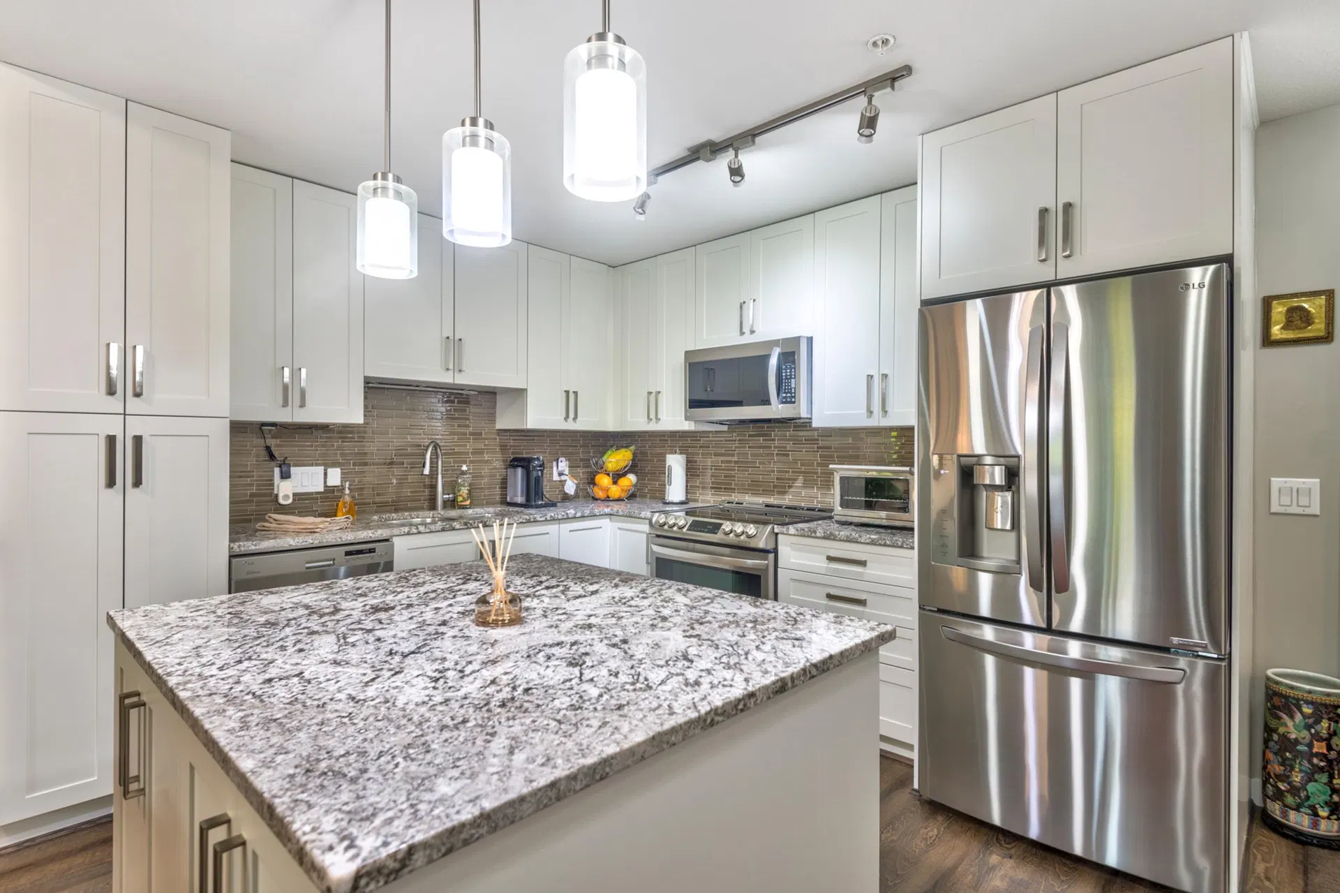 Photo 5 of 40 at #306 – 6470 194 Street