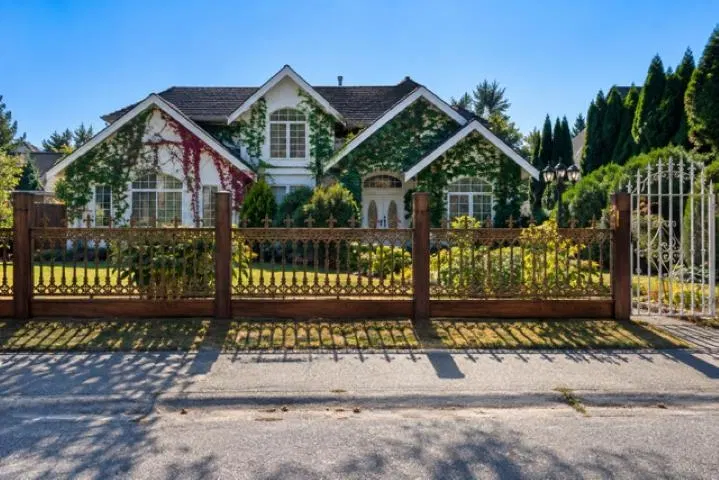 Photo 3 of 40 at 35210 Mcewen Avenue