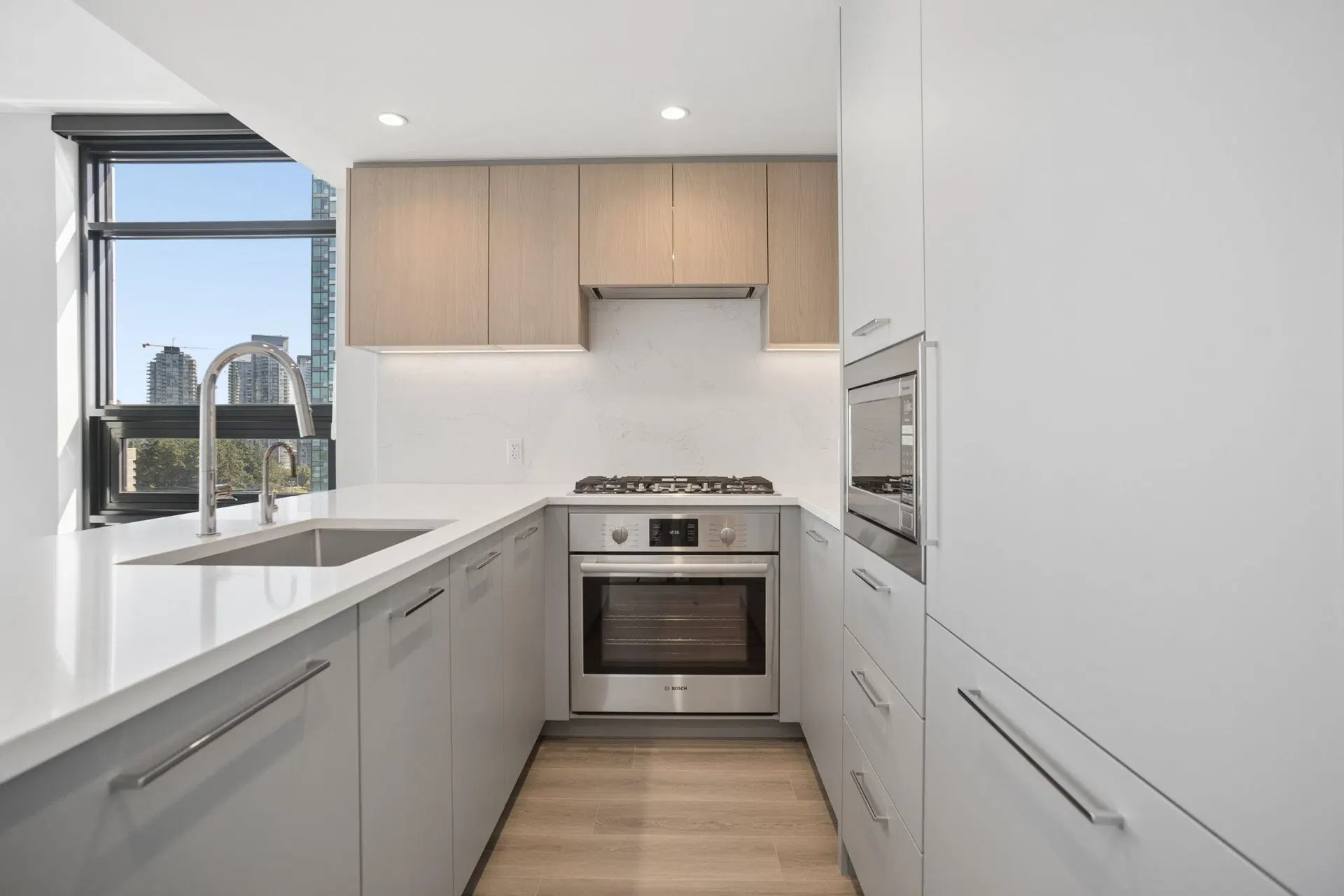 Photo 2 of 9 at #1408 – 6608 Sussex Avenue