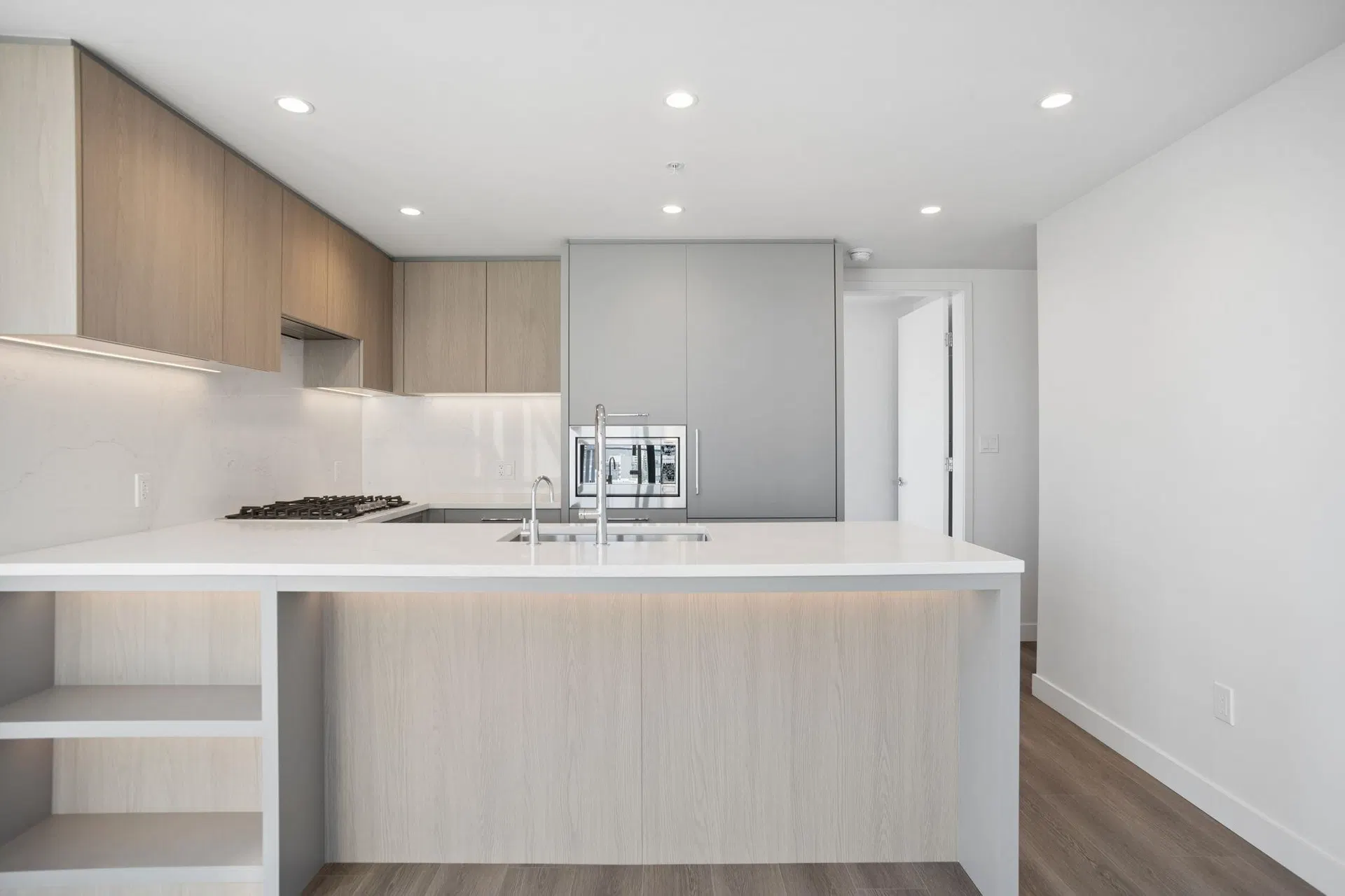 Photo 3 of 9 at #1408 – 6608 Sussex Avenue