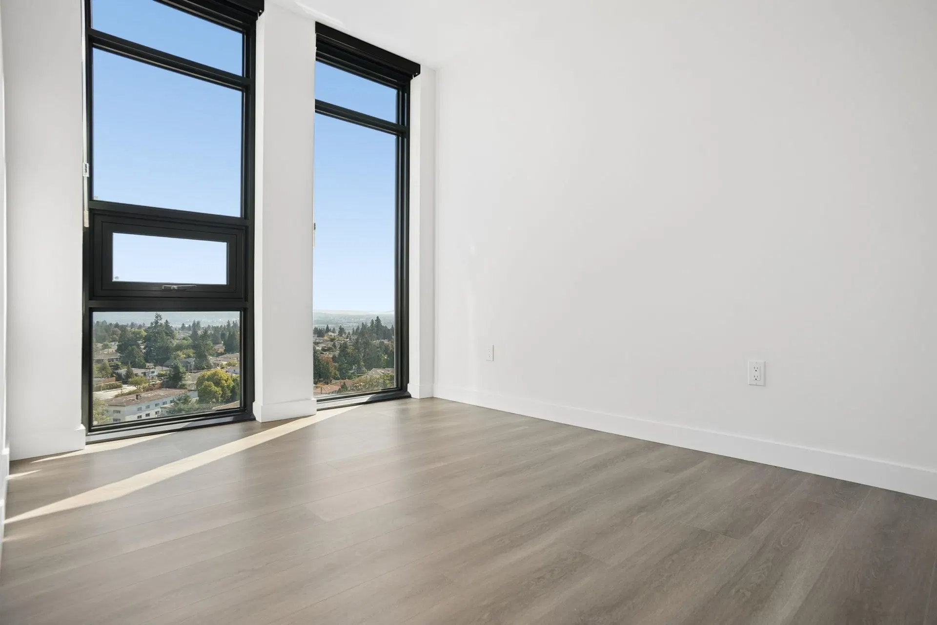 Photo 4 of 9 at #1408 – 6608 Sussex Avenue