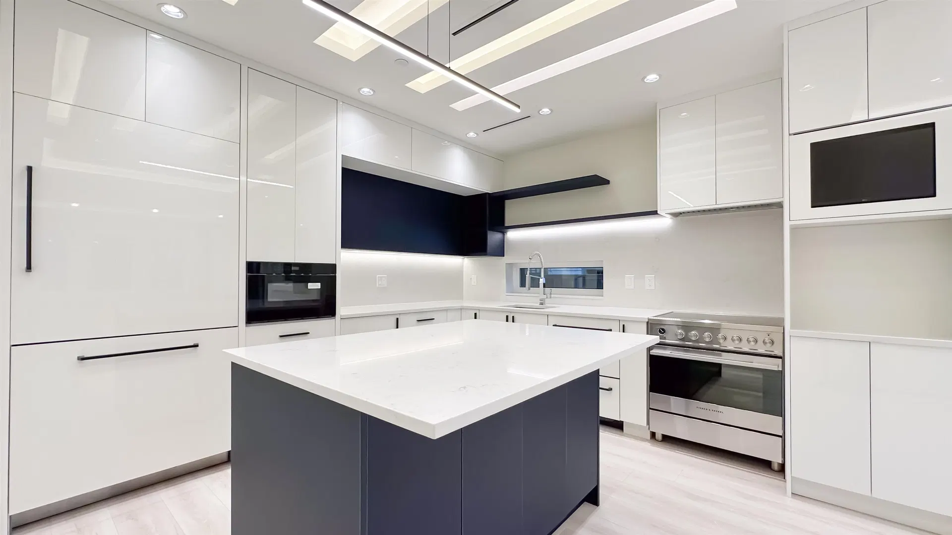 Photo 4 of 40 at 2373 W 7th Avenue