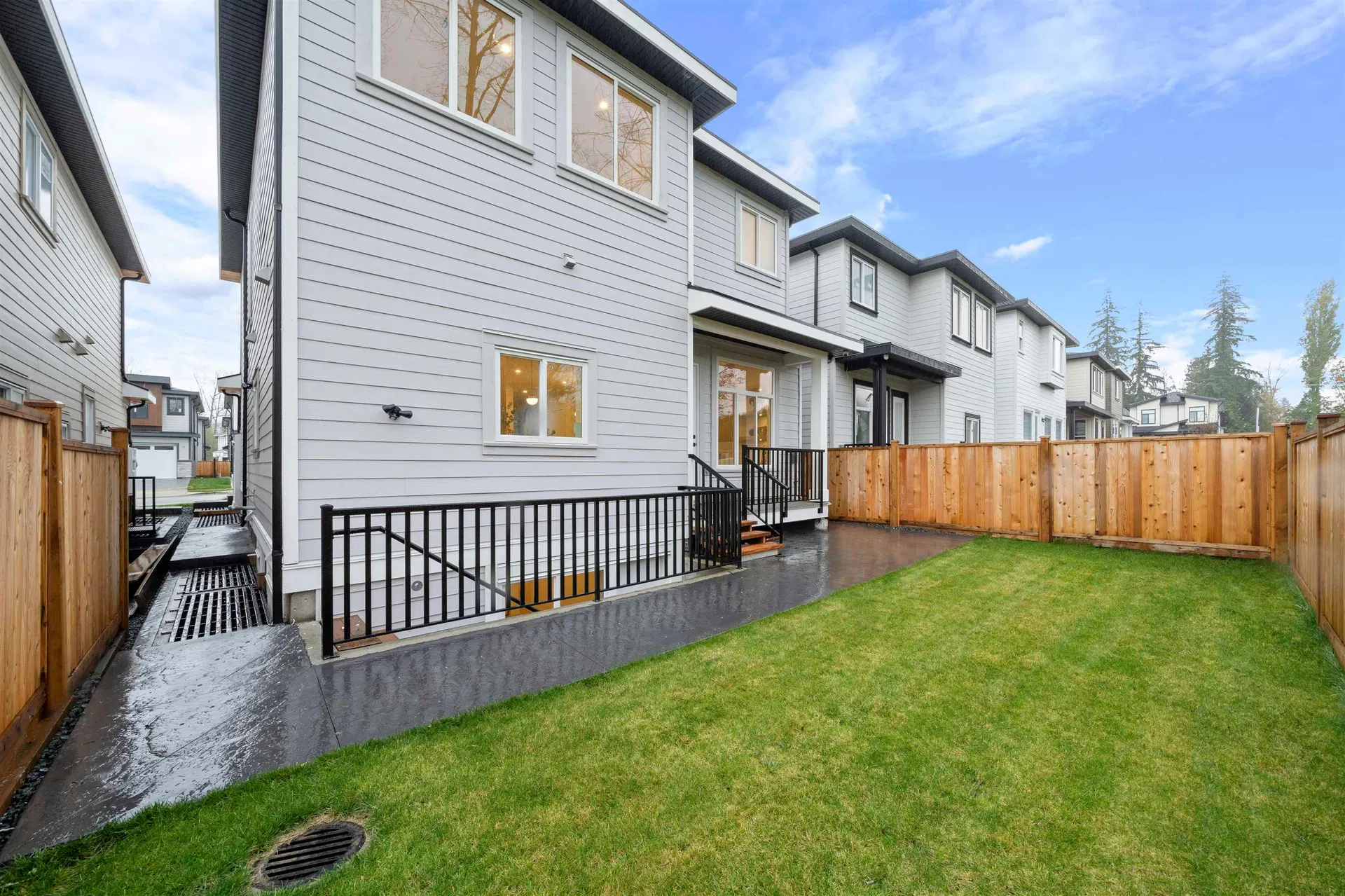 Photo 4 of 40 at 7523 205 Street