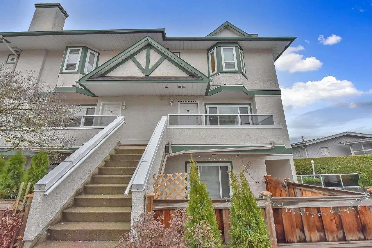 #209 – 3978 Albert Street