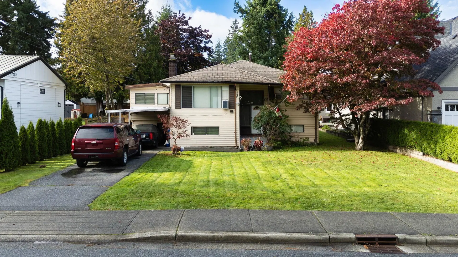 Photo 5 of 36 at 654 Linton Street