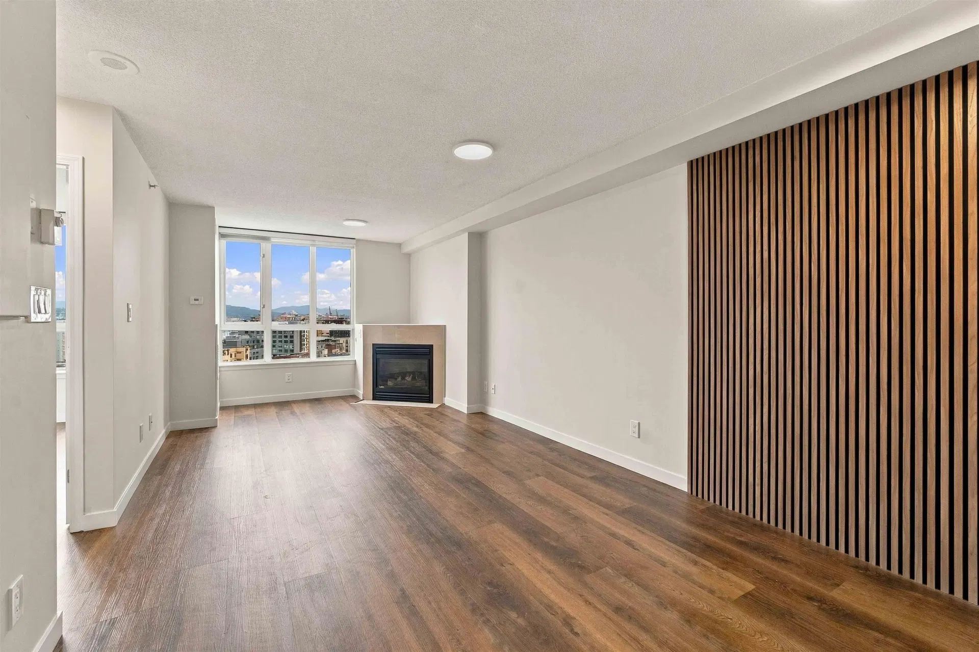 Photo 3 of 24 at #1707 – 63 Keefer Place