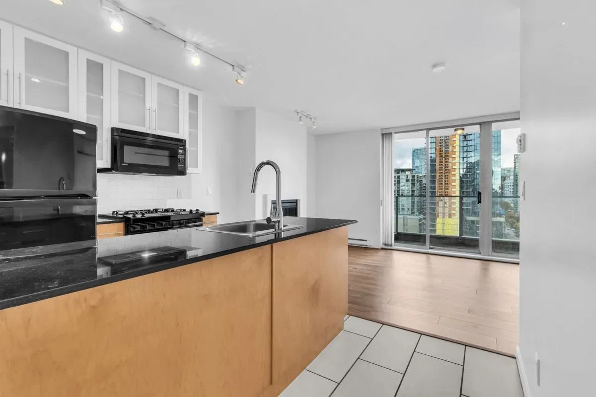 Photo 1 of 21 at #1703 – 1225 Richards Street