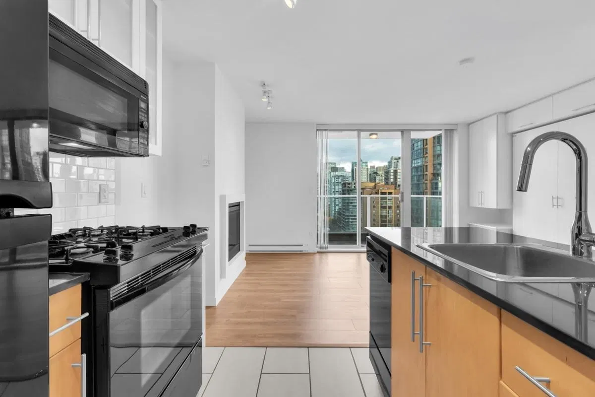 Photo 4 of 21 at #1703 – 1225 Richards Street