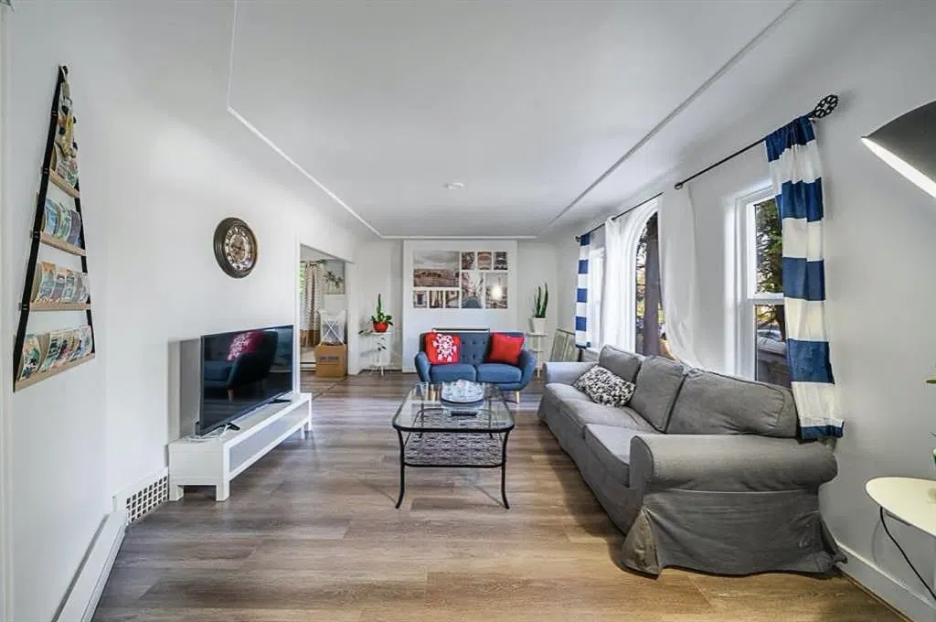 Photo 3 of 16 at 3694 W 16th Avenue