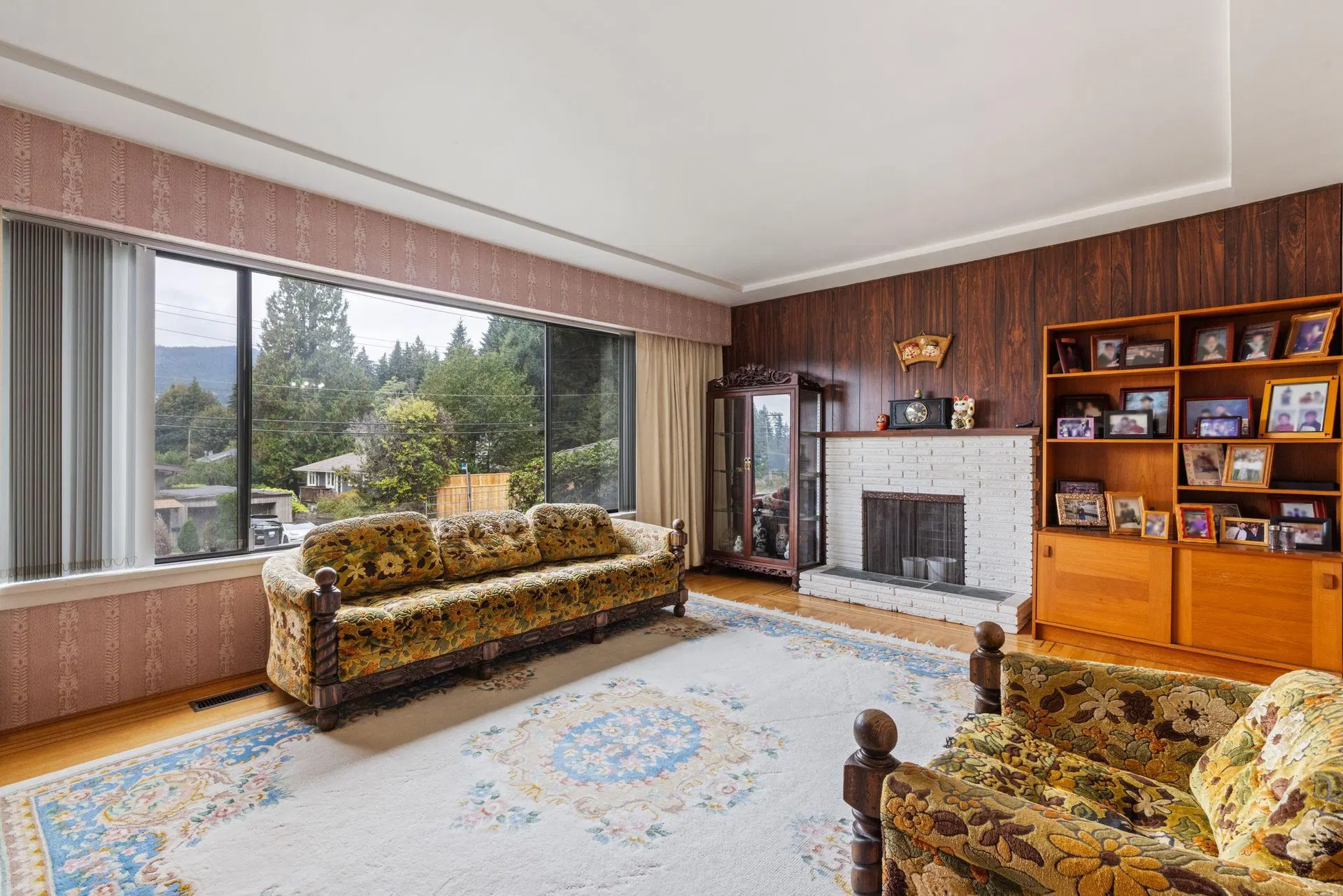 Photo 4 of 33 at 4590 Highland Boulevard
