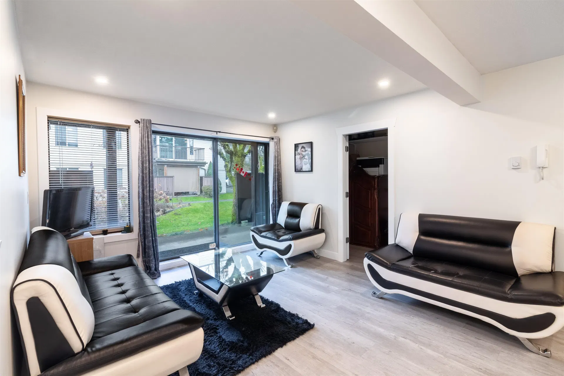 Photo 5 of 18 at #12 – 7115 134 Street