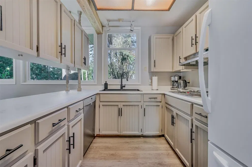 Photo 5 of 15 at 20264 27 Avenue