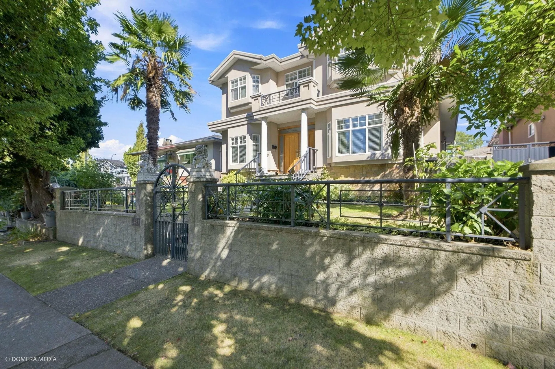 Photo 3 of 39 at 1437 E 58th Avenue