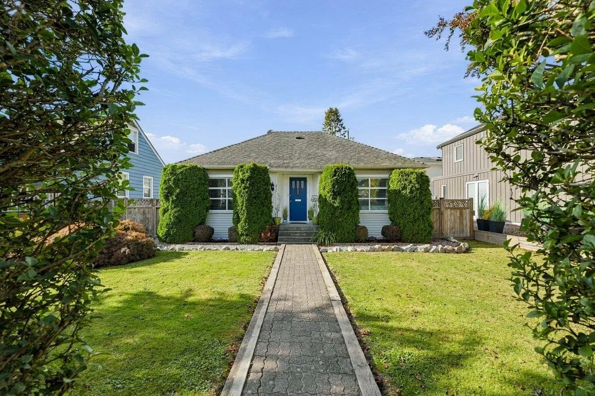 211 Douglas Crescent