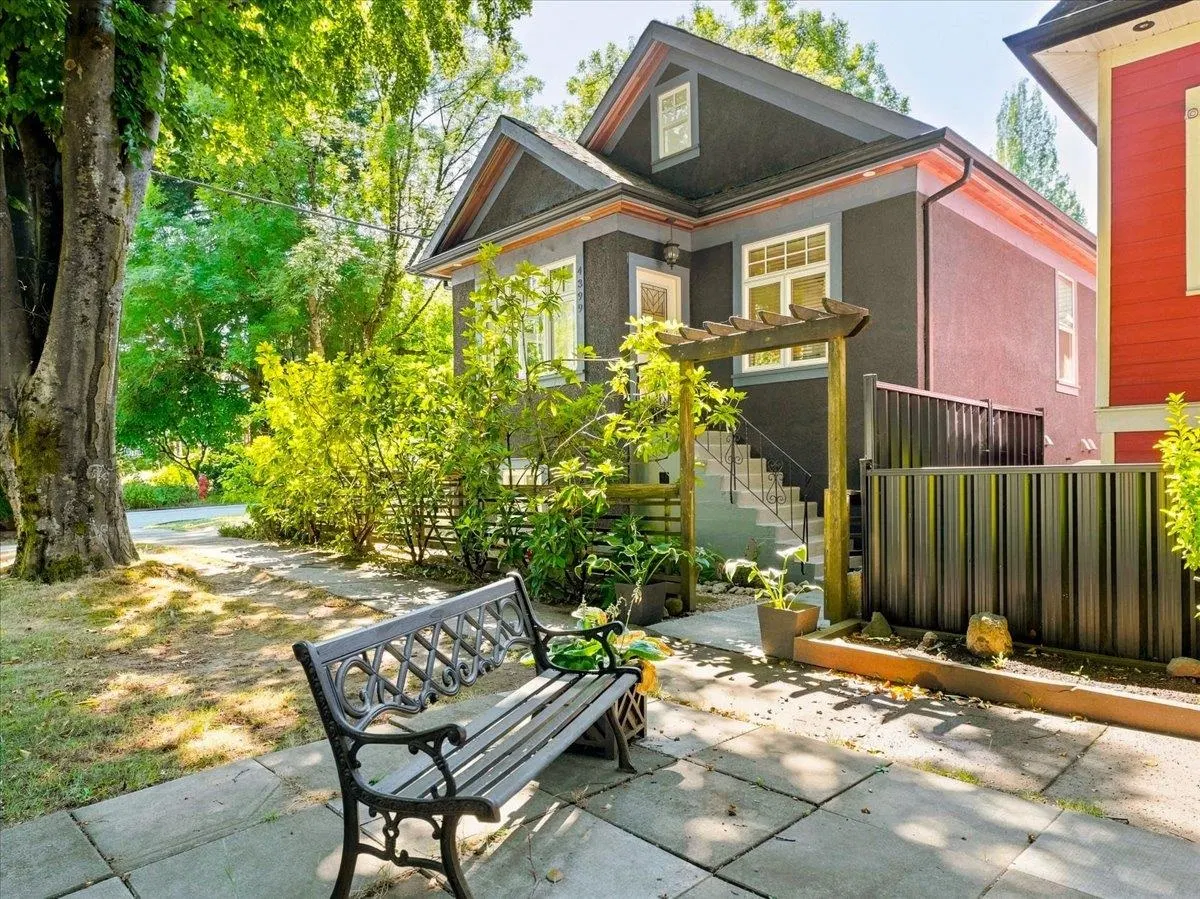 Photo 3 of 40 at 4399 Quebec Street