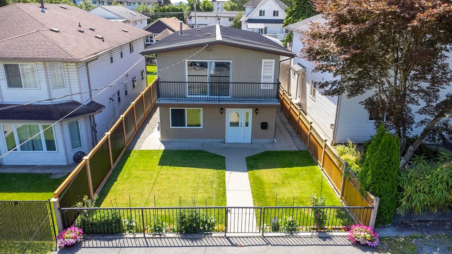 Photo 2 of 40 at 2142 Grant Avenue