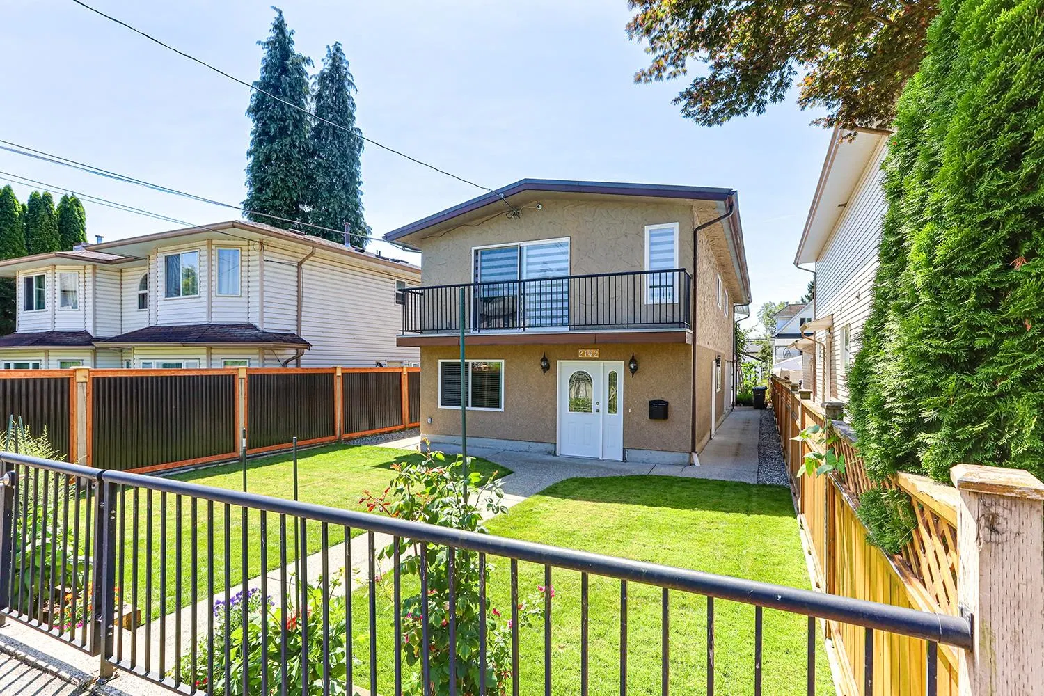Photo 4 of 40 at 2142 Grant Avenue