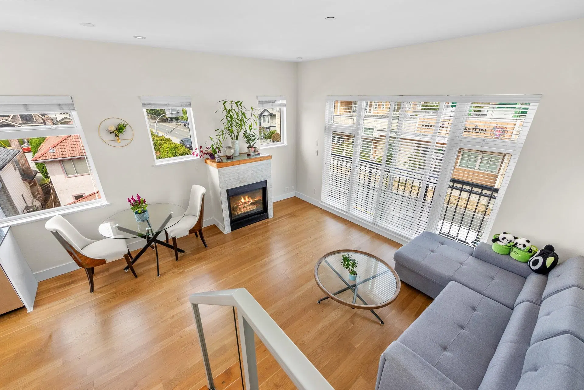 Photo 4 of 28 at #1 – 3993 Chatham Street