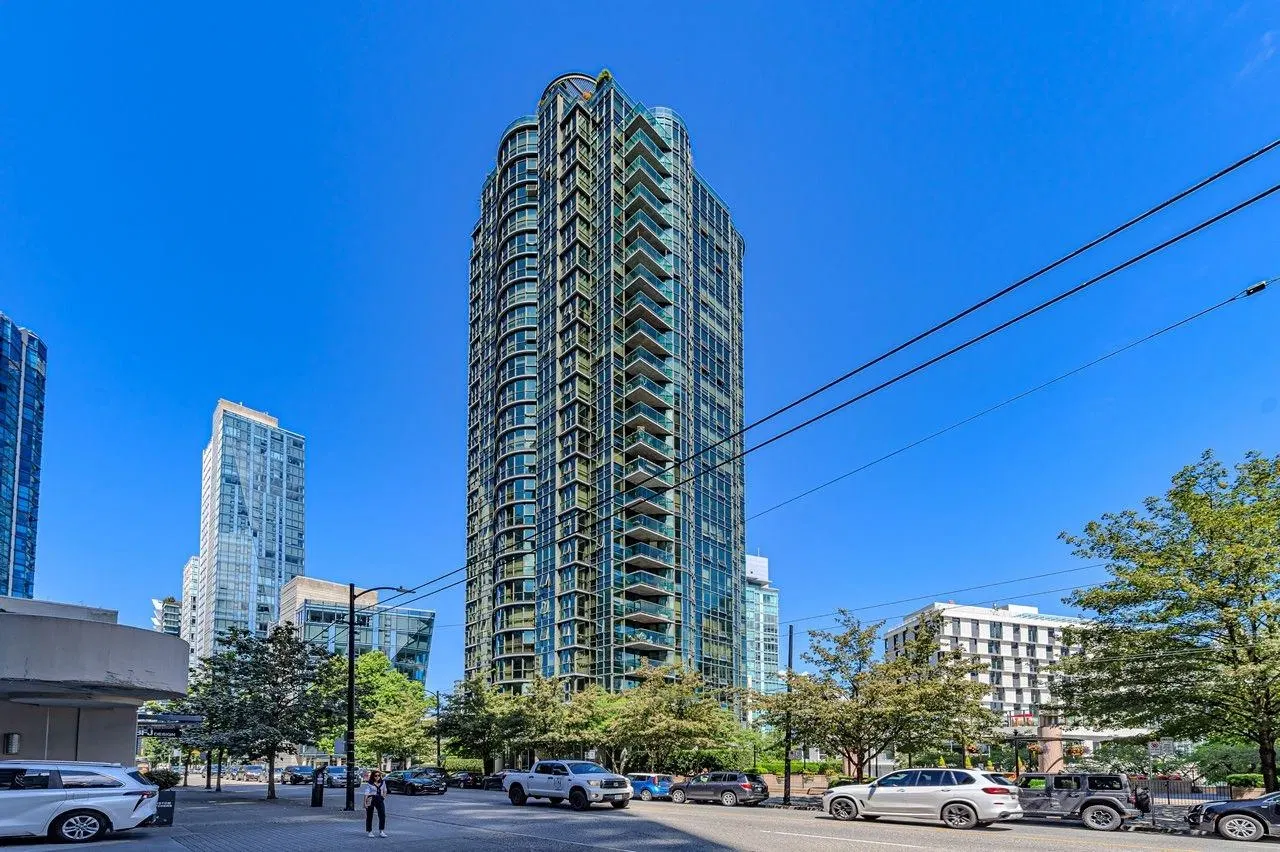 Photo 4 of 34 at #1806 – 588 Broughton Street