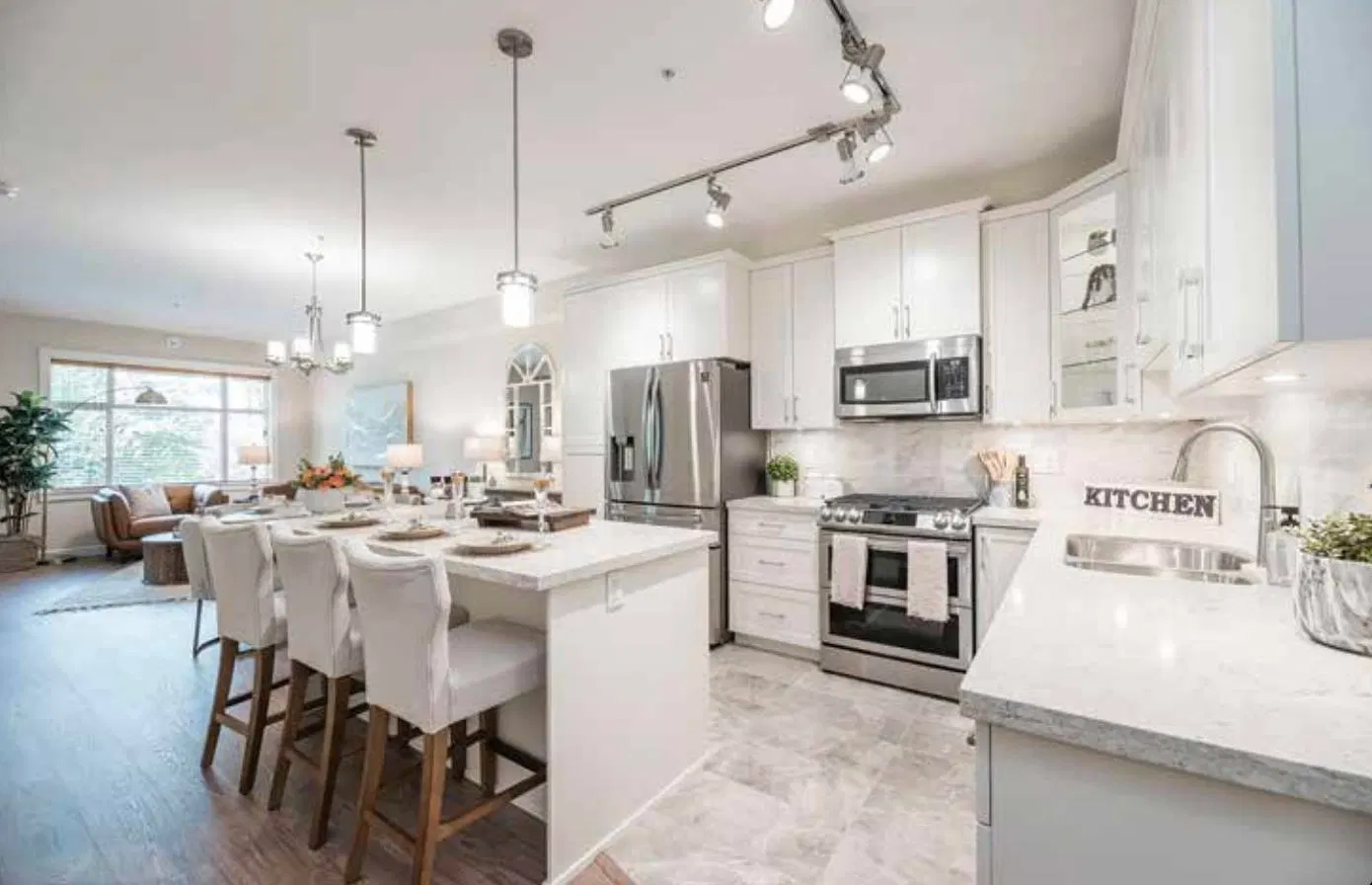 Photo 3 of 11 at #401 – 11035 Ravine Road