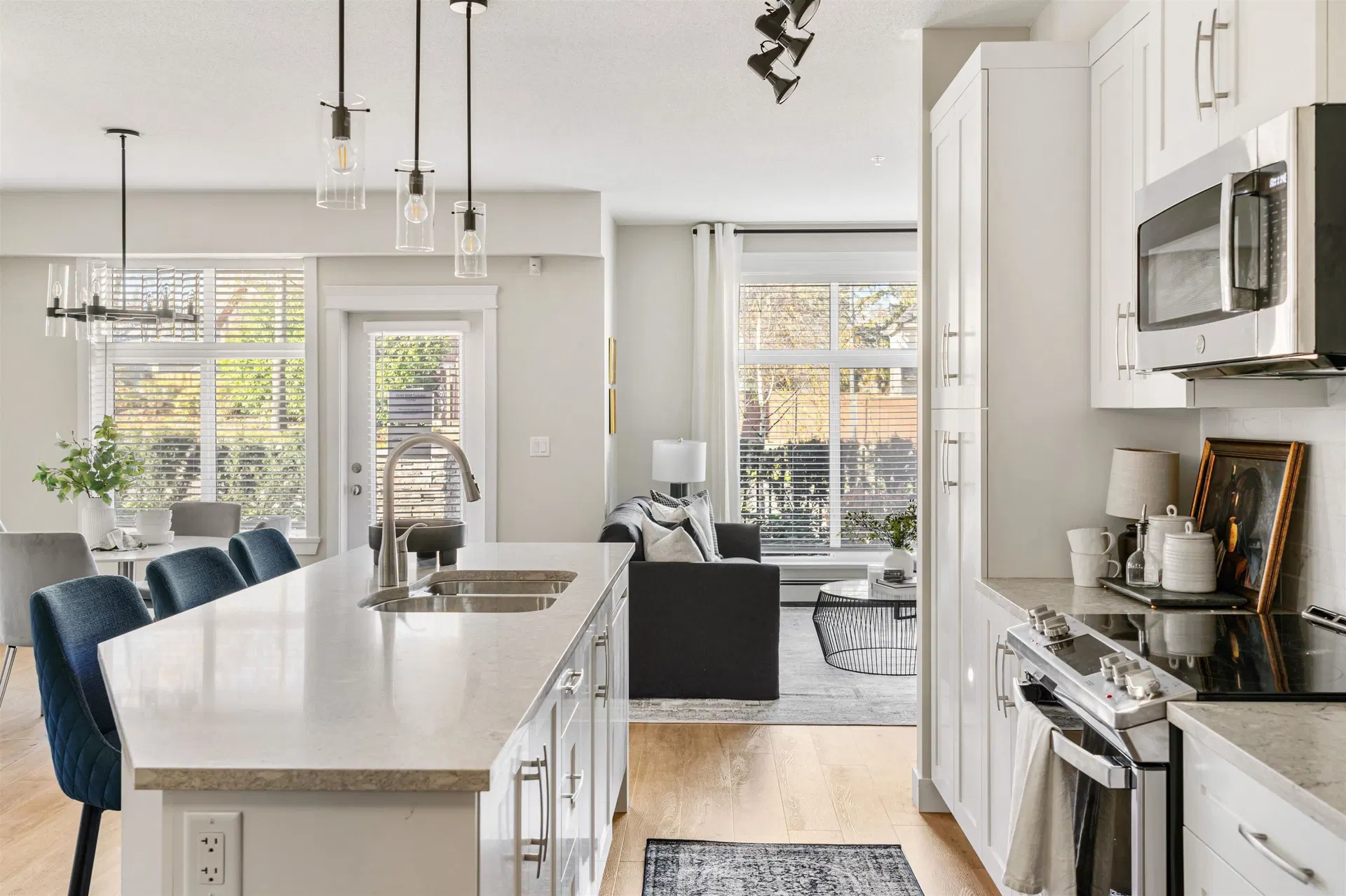 Photo 4 of 11 at #401 – 11035 Ravine Road