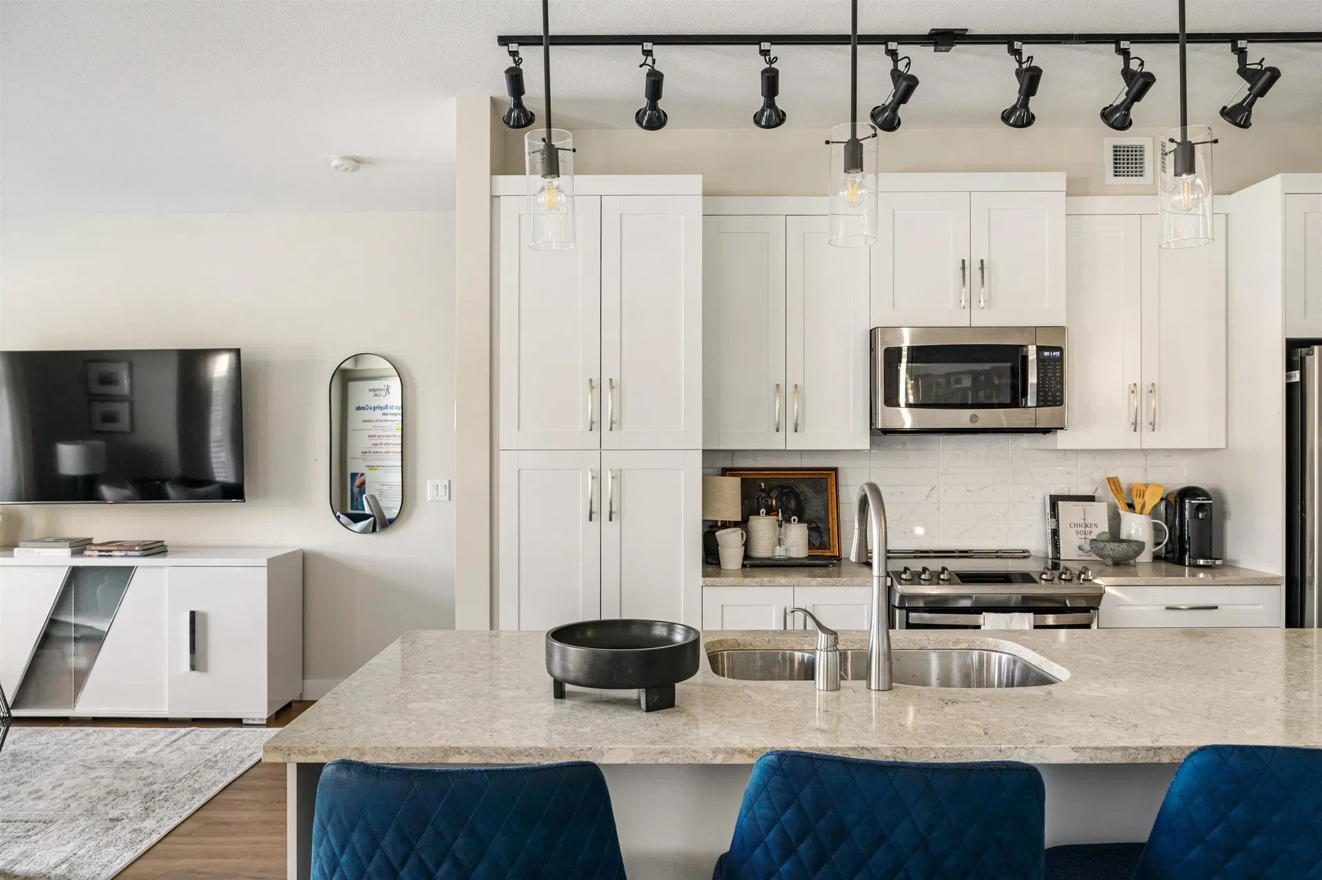 Photo 5 of 11 at #401 – 11035 Ravine Road